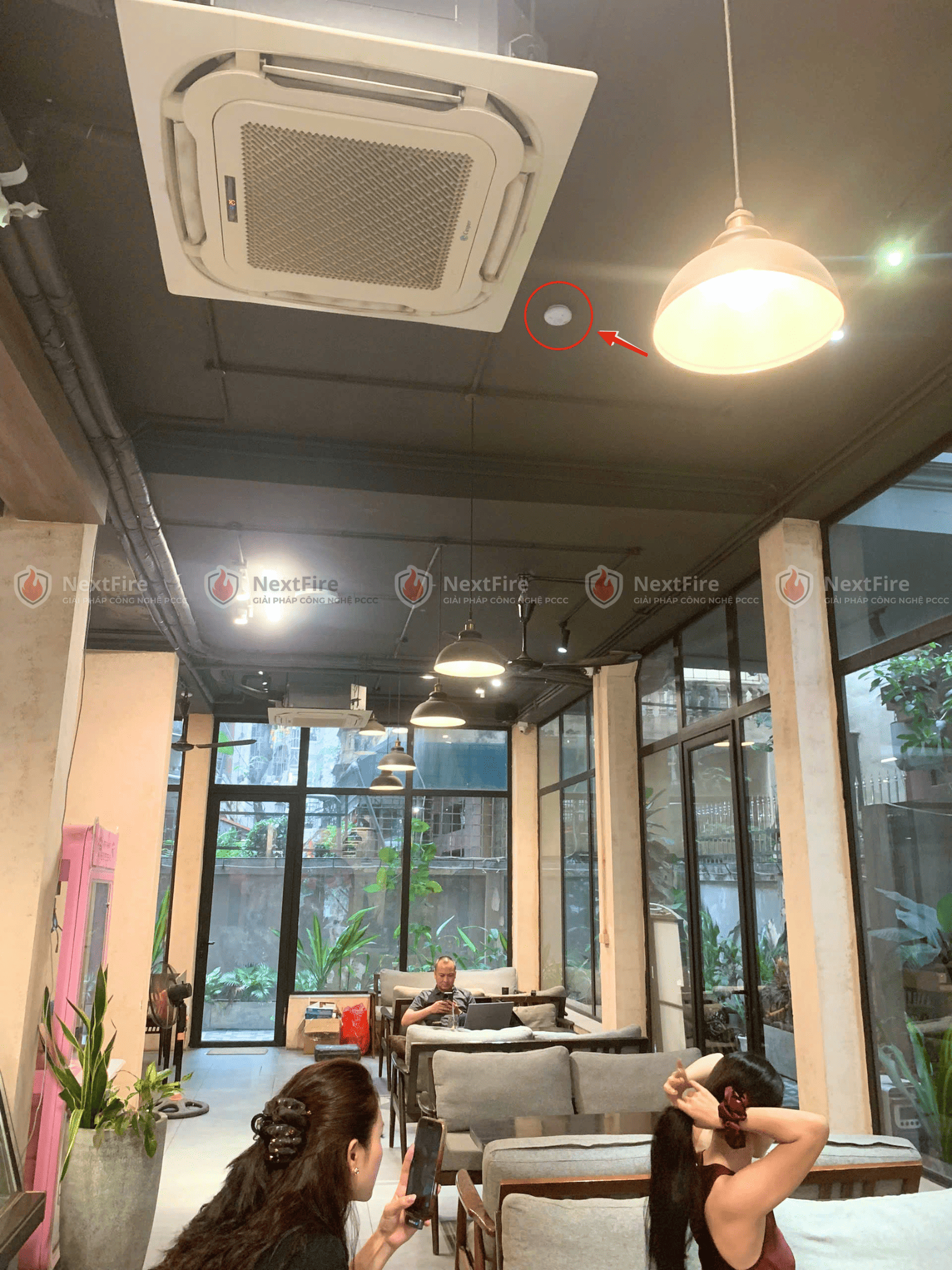 bao-chay-cho-quan-cafe